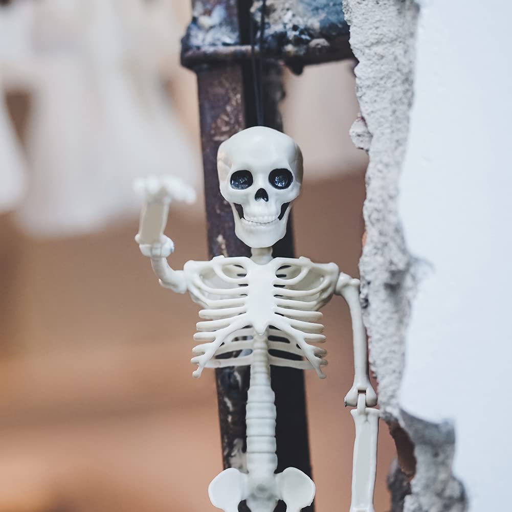 UMEELR 5Pcs Hanging Skeleton Halloween Decorations, 16in Movable Joints Realistic Full Body Poseable Plastic Skeleton for Yard Garden Patio Haunted House Halloween Party Decoration