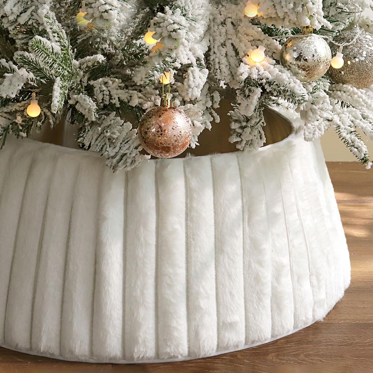 Bunny Chorus Christmas Tree Collar, Rustic White Luxury Plush Faux Fur Tree Collar with Stripe Textured Pattern, Soft Fluffy Xmas Tree Ring Boho Tree Skirt for Holiday Decorations Indoor Home Decor