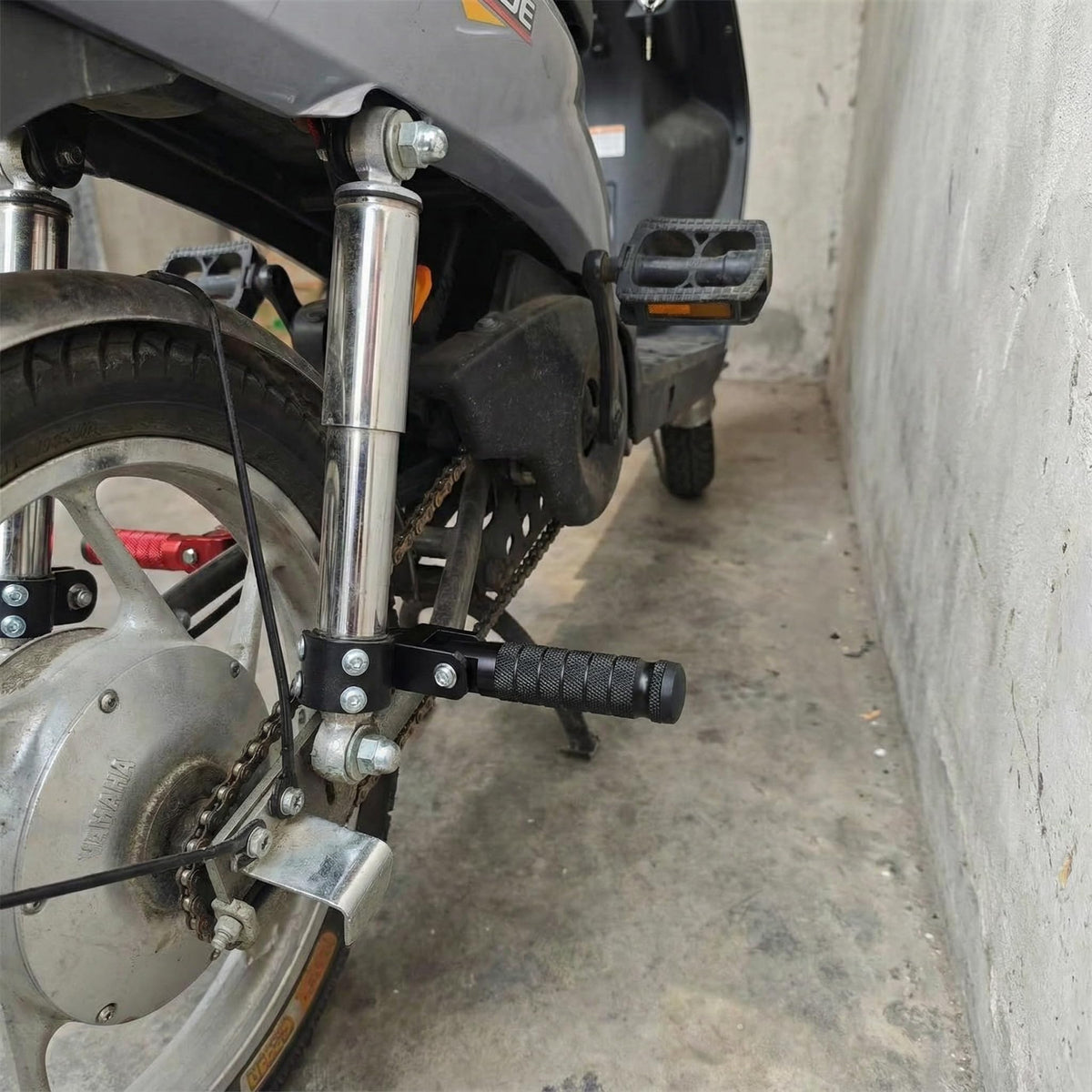 M8 Foldable Motorcycle Foot Pegs 2 Pack CNC Aluminum Footrest, 90° Fold Design Fits Mini Bike, Ebike, Dirt Pit Bike, Universal Passenger Rear Foot Pegs for Most Motorbike & Balance （Bike）