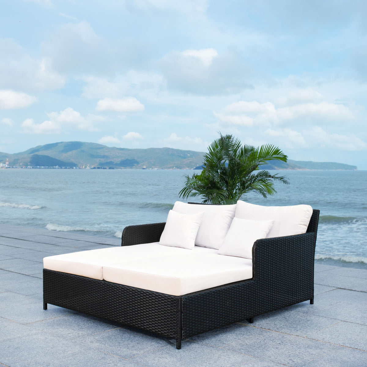 Safavieh PAT7500A Outdoor Collection Cadeo Black and White Cushion Daybed